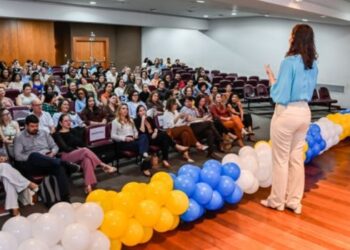 Nova formação de diretores escolares marca início do triênio 2026-2029 na rede municipal de Vitória e destaca avanços na educação.