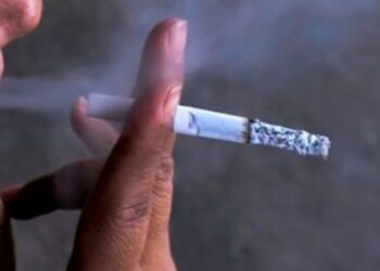 SUS registra aumento de 138,5% na distribuição de medicamentos para tratamento do tabagismo entre 2022 e 2025. Programa oferece adesivos, goma de nicotina e bupropiona gratuitamente.