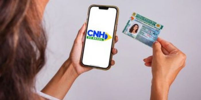 Brasil bate recorde histórico na emissão de CNHs em 2026. Mais de 1,14 milhão de documentos foram expedidos nos cinco primeiros meses do ano, segundo dados do Ministério dos Transportes.