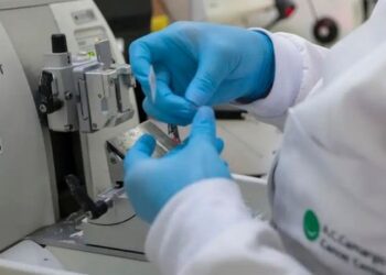 O SUS passará a disponibilizar o tratamento combinado com venetoclax e azacitidina para pacientes com leucemia mieloide aguda recém-diagnosticada. A nova terapia deve chegar à rede pública em até 180 dias.