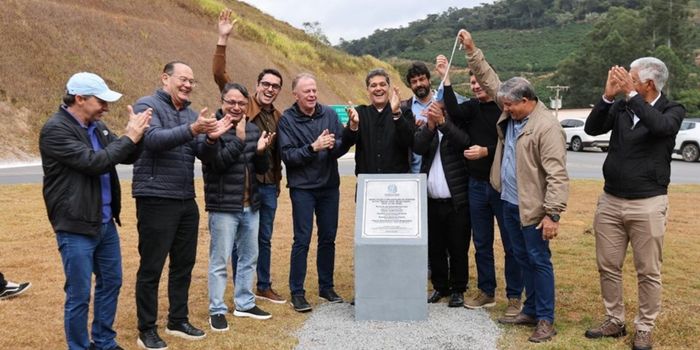 Governador Ricardo Ferraço inaugura pavimentação da ES-379 em Irupi, entrega escola em tempo integral e anuncia novos investimentos que ultrapassam R$ 100 milhões no município.