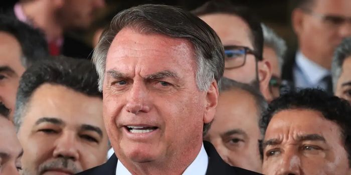 STF permite que defesa acompanhe depoimento de Bolsonaro à Polícia Civil do DF em inquérito que apura apreensão de arma registrada em seu nome.