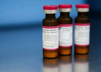 São Paulo confirma sete casos de sarampo em 2026 e amplia recomendação da dose zero para bebês. Saiba quem deve atualizar a vacinação e quais são os sintomas da doença.