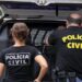 Polícia Civil apura origem e posse de arma apreendida em blitz no DF. Caso foi comunicado ao STF e envolve ex-presidente Jair Bolsonaro.