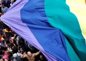 CNJ registra forte crescimento de processos por intolerância e injúria contra pessoas LGBTQIA+ em 2025, com quase triplicação em casos de identidade de gênero.