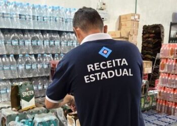 Operação da Receita Estadual na Serra apreende 118 mil bebidas alcoólicas sem documentação fiscal. Ação da Sefaz pode resultar na recuperação de aproximadamente R$ 700 mil em impostos e multas.