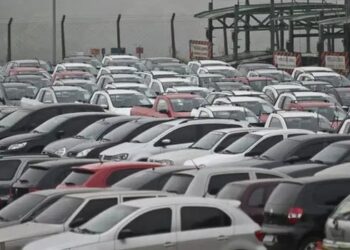 Mercado automotivo brasileiro registra venda de mais de 2,2 milhões de veículos novos entre janeiro e maio de 2026. Elétricos e híbridos apresentam crescimento expressivo.