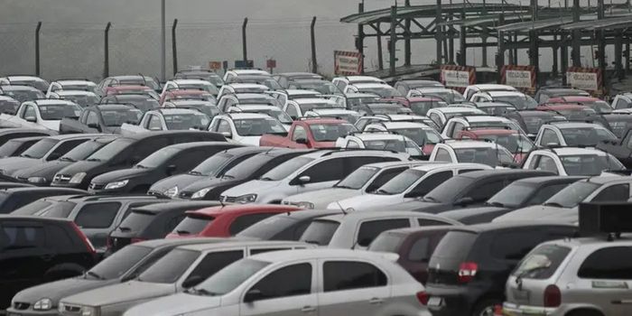 Mercado automotivo brasileiro registra venda de mais de 2,2 milhões de veículos novos entre janeiro e maio de 2026. Elétricos e híbridos apresentam crescimento expressivo.