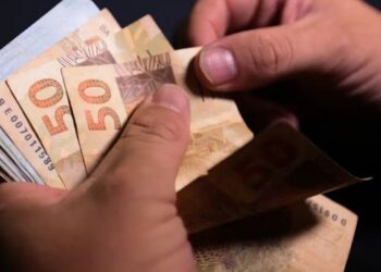 Pagamento do Bolsa Família de junho tem início nesta quarta-feira (17) para inscritos com NIS final 1. Benefício alcança cerca de 19,3 milhões de famílias.