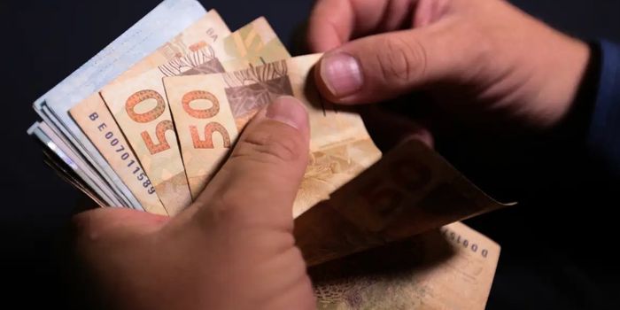 Pagamento do Bolsa Família de junho tem início nesta quarta-feira (17) para inscritos com NIS final 1. Benefício alcança cerca de 19,3 milhões de famílias.