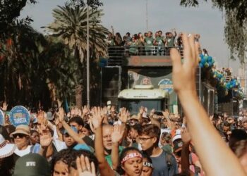 Marcha para Jesus reúne milhares de fiéis em São Paulo durante o feriado de Corpus Christi. Organização estima público de 2 milhões de pessoas e programação com grandes nomes da música gospel.