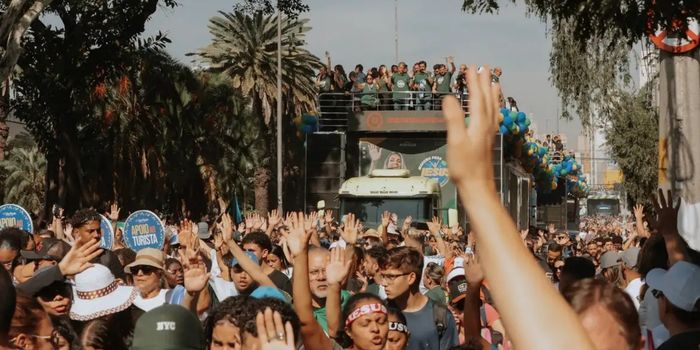 Marcha para Jesus reúne milhares de fiéis em São Paulo durante o feriado de Corpus Christi. Organização estima público de 2 milhões de pessoas e programação com grandes nomes da música gospel.