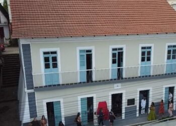 Após 2 anos e 3 meses de obras, Casa da Cultura de Fundão é reinaugurada com investimentos superiores a R$ 1,4 milhão para preservação do patrimônio histórico e fortalecimento da cultura local.