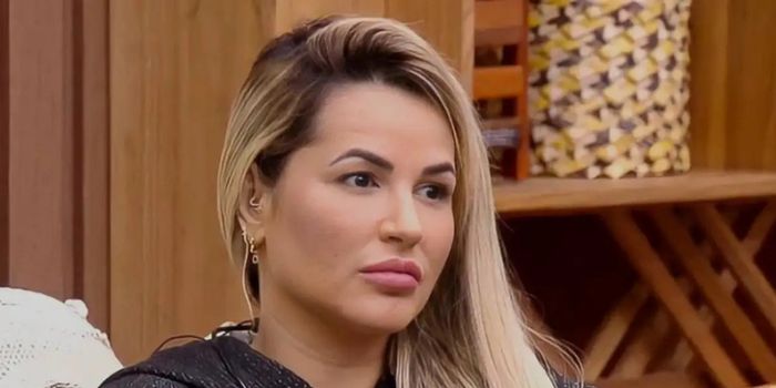 STJ negou pedido de prisão domiciliar de Deolane Bezerra. Influenciadora segue presa preventivamente em investigação sobre suposta lavagem de dinheiro e organização criminosa.