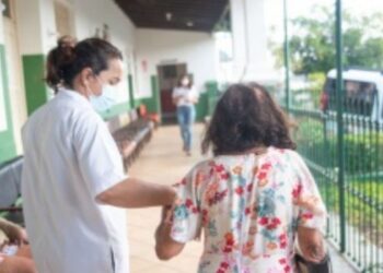 Curso gratuito de Cuidador de Idosos em Vitória está com inscrições abertas. Capacitação do QualificaVix oferece 12 vagas e 160 horas de formação.