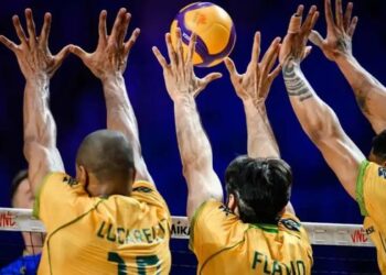 Brasil enfrenta a Itália nesta sexta-feira pela Liga das Nações de Vôlei buscando recuperação após a derrota para a Ucrânia e permanência entre os líderes da competição.
