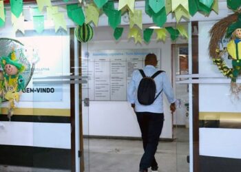 Decoração especial na Assembleia Legislativa une festa junina e Copa do Mundo, transformando os ambientes da Casa em espaços mais acolhedores e festivos para servidores e visitantes.