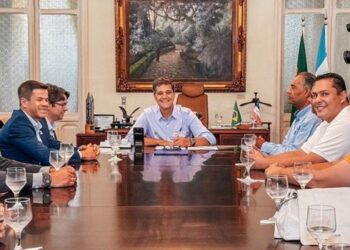Governo do Espírito Santo regulamenta isenção de ICMS para motoristas de aplicativo e amplia benefício para taxistas adquirirem veículos eletrificados.