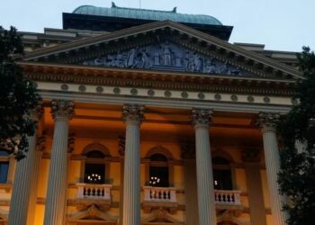 Fundação Biblioteca Nacional abre inscrições para o Prêmio Literário Biblioteca Nacional 2026. Concurso terá 13 categorias e premiação de R$ 30 mil para cada vencedor.
