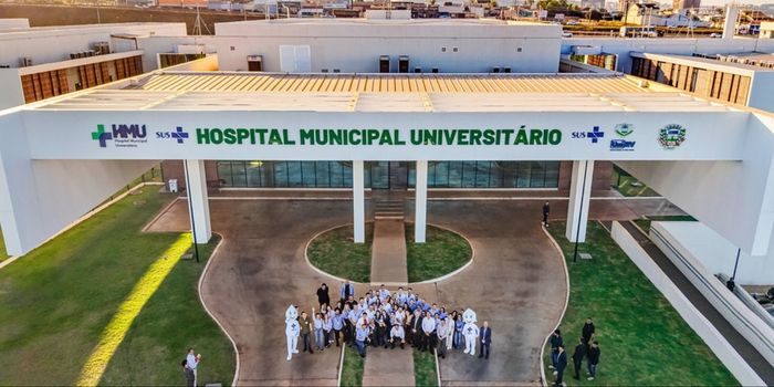 Durante visita ao Hospital Municipal Universitário de Rio Verde, Lula reforçou a importância do SUS, destacou investimentos federais na saúde e conheceu estrutura com tecnologia de cirurgia robótica.