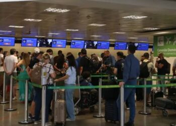 Aeroportos administrados pela Inframerica e Infraero esperam quase 400 mil passageiros durante o feriado de Corpus Christi. Confira os destinos mais procurados e as orientações aos viajantes.