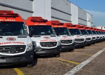 Com apoio dos Correios, 5.655 veículos do PAC Saúde serão entregues em todo o país para ampliar o atendimento do SUS e melhorar o transporte de pacientes.