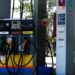 Queda de 1,46% no preço da gasolina ajudou a conter a inflação de maio, segundo o IBGE. Etanol mais barato e subsídios do governo contribuíram para a redução dos combustíveis.