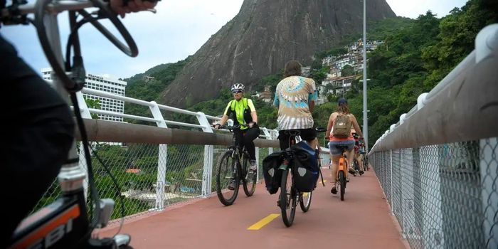 Celebrado em 3 de junho, o Dia Mundial da Bicicleta destaca os benefícios da mobilidade sustentável e reacende discussões sobre ciclovias, segurança e inclusão no Rio de Janeiro.