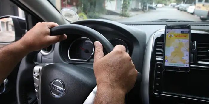 OIT aprova convenção inédita para proteger trabalhadores de aplicativos. Acordo internacional estabelece regras mínimas sobre remuneração, segurança, direitos sindicais e combate à exploração laboral.
