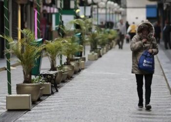 Com início neste domingo, o inverno de 2026 será marcado pela influência do El Niño, trazendo temperaturas mais altas e aumento das chuvas em algumas regiões brasileiras.