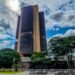 Manifesto assinado por economistas critica a PEC 65/2023, que amplia a autonomia financeira do Banco Central, e alerta para riscos à fiscalização, à dívida pública e à política de juros no Brasil.