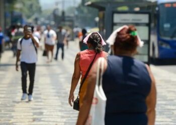 Pesquisa da COP30 e do Pnuma mostra que 66% das cidades brasileiras ainda não possuem planos efetivos para enfrentar o calor extremo. Fenômeno já foi associado a cerca de 50 mil mortes no país.