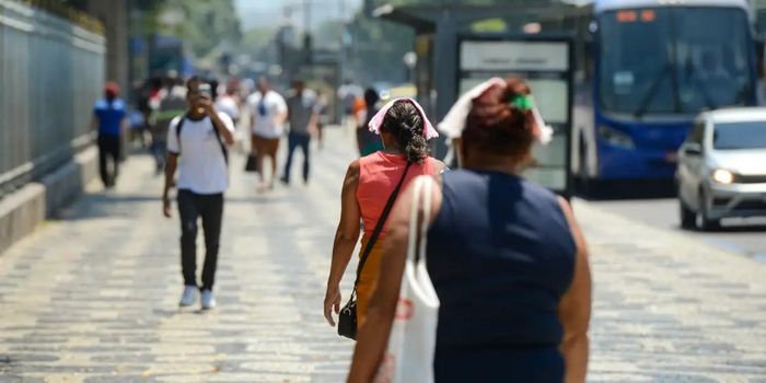 Pesquisa da COP30 e do Pnuma mostra que 66% das cidades brasileiras ainda não possuem planos efetivos para enfrentar o calor extremo. Fenômeno já foi associado a cerca de 50 mil mortes no país.