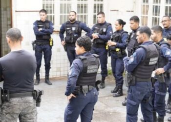 Guarda Civil Municipal de Vitória conclui curso de Abordagem em Edificações com mais de 90 agentes. Capacitação reforça técnicas de segurança e atuação tática.