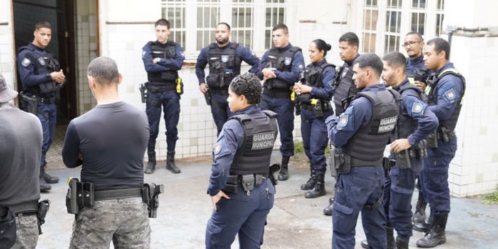 Guarda Civil Municipal de Vitória conclui curso de Abordagem em Edificações com mais de 90 agentes. Capacitação reforça técnicas de segurança e atuação tática.
