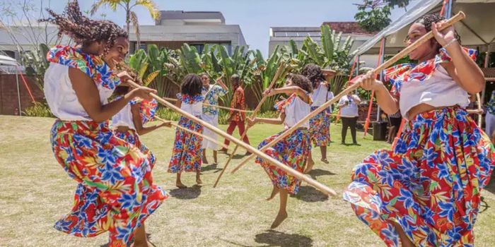 Fogueira de Xangô reúne moradores do Quilombo Urbano Mineiro Pau, no Rio de Janeiro, em uma celebração de mais de 150 anos marcada por cultura, fé e resistência.