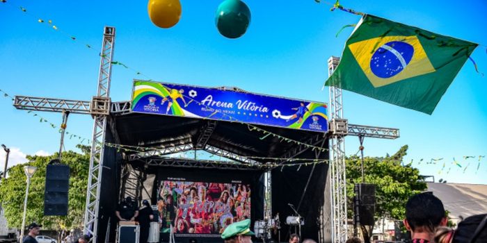 Prefeitura de Vitória instalará telões em cinco locais da cidade para transmissão dos jogos do Brasil na Copa. Estreia da Seleção será exibida em espaços públicos neste sábado.