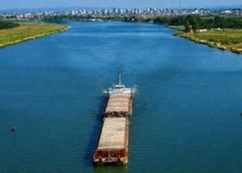 Brasil, Paraguai e Bolívia negociam acordo para gestão compartilhada da Hidrovia do Rio Paraguai. Projeto busca fortalecer a logística, o comércio e a integração regional na América do Sul.