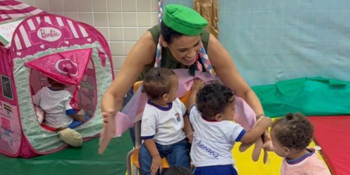 Projeto "O Sabor do Afeto no Grupo Inicial" promove acolhimento, empatia e desenvolvimento infantil entre bebês do CMEI Georgina da Trindade Faria por meio de atividades lúdicas e afetivas.