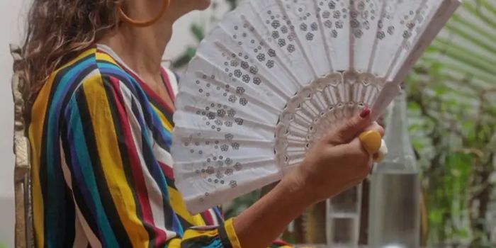 Anvisa aprova fezolinetanto, novo tratamento não hormonal para ondas de calor e suores noturnos da menopausa. Medicamento será vendido como Veoza.