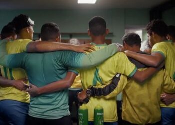 Museu nos Estados Unidos exibe documentário sobre a seleção brasileira de futebol de cegos antes da estreia do Brasil na Copa do Mundo. Sessão gratuita destaca a trajetória da equipe paralímpica.