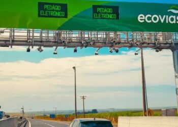 Ecovias finaliza instalação do sistema Siga Fácil no Sistema Anchieta-Imigrantes. Tecnologia de pedágio eletrônico passa por testes antes do início da cobrança automática.