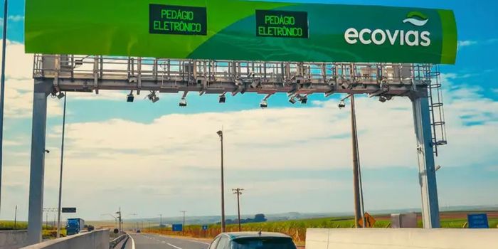 Ecovias finaliza instalação do sistema Siga Fácil no Sistema Anchieta-Imigrantes. Tecnologia de pedágio eletrônico passa por testes antes do início da cobrança automática.