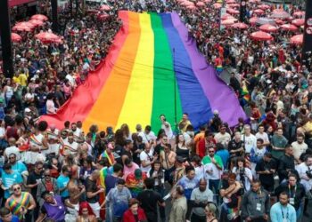 Celebrado em 28 de junho, o Dia Internacional do Orgulho LGBTQIA+ reúne mobilizações por igualdade, respeito e enfrentamento da violência contra a população LGBTQIA+.