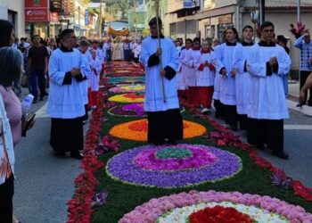 Festa de Corpus Christi de Paraju, em Domingos Martins, é declarada patrimônio cultural imaterial do Espírito Santo. Celebração centenária reúne milhares de fiéis e visitantes todos os anos.