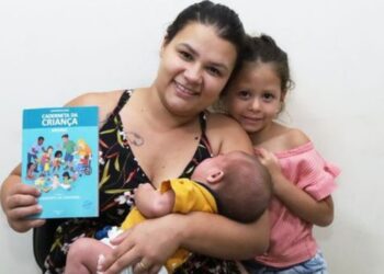 Ministério da Saúde inicia vacinação com a Pneumo 20 no SUS para crianças de até 5 anos. Nova vacina amplia proteção contra pneumonia, meningite e outras doenças graves.