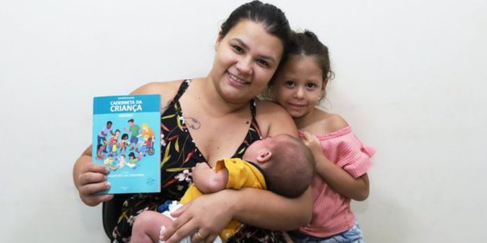 Ministério da Saúde inicia vacinação com a Pneumo 20 no SUS para crianças de até 5 anos. Nova vacina amplia proteção contra pneumonia, meningite e outras doenças graves.