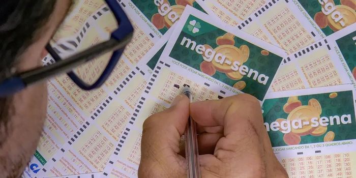 Aposta de Brasília acerta sozinha as seis dezenas da Mega-Sena e fatura mais de R$ 30,4 milhões. Confira os números sorteados e os detalhes do concurso 3.015.