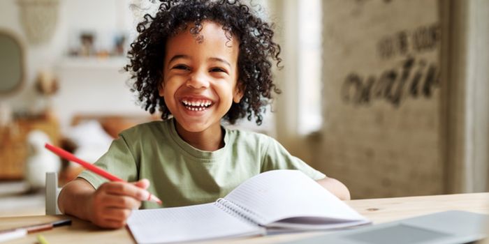 Rede pública registra 97% de aprovação no ensino fundamental, segundo o Censo Escolar 2025, com avanços na inclusão e redução das desigualdades educacionais.
