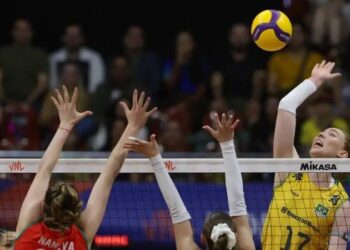 Brasil enfrenta a Itália neste domingo pela Liga das Nações Feminina de Vôlei. Seleção chega invicta após três vitórias em Brasília e busca manter os 100% de aproveitamento.